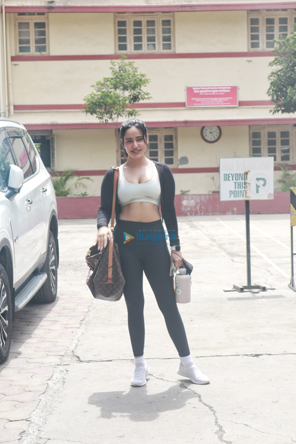 photos neha sharma spotted in bandra 2 12