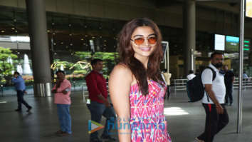 Photos: Pooja Hegde and Boney Kapoor snapped at the airport