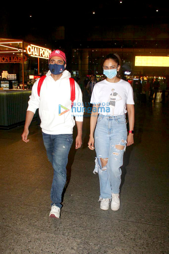 photos rakul preet singh jackky bhagnani palak tiwari and mahira sharma snapped at the airport 4