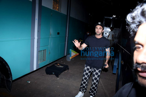 photos ranbir kapoor and alia bhatt spotted together in the city after a photoshoot for brahmastra 2