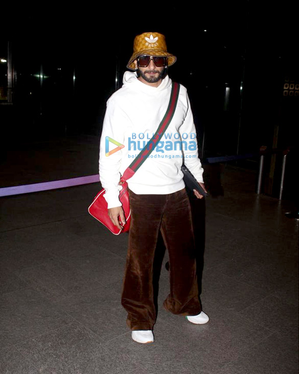 Photos: Ranveer Singh, Pooja Hegde and Sunny Leone snapped at the airport Photos: Ranveer Singh, Pooja Hegde and Sunny Leone snapped at the airport
