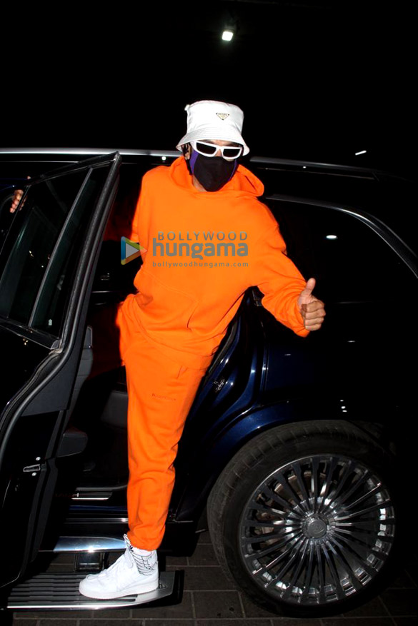 photos ranveer singh and kartik aaryan snapped at the airport 3