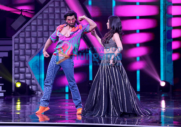 photos ranveer singh graces the sets of did lil masters to promote his film jayeshbhai jordaar 6