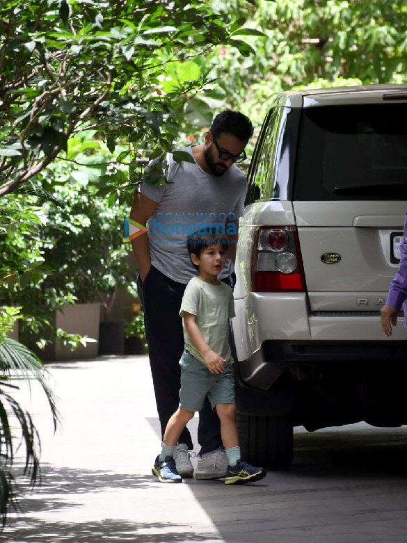 photos saif ali khan and taimur ali khan spotted in bandra 2 4