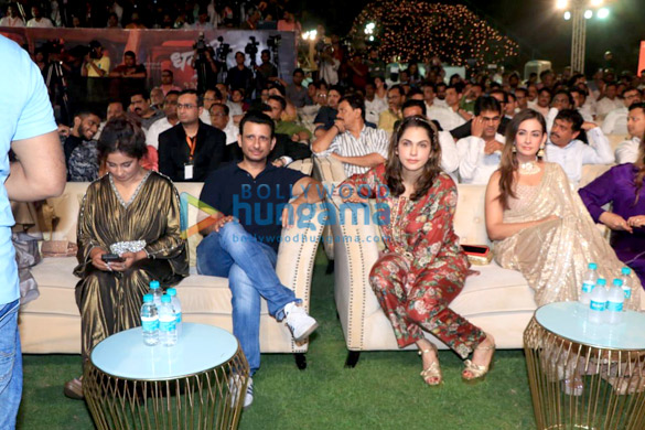 photos salman khan uddhav thackeray aditya thackeray and others snapped promoting the marathi film dharmaveer 11