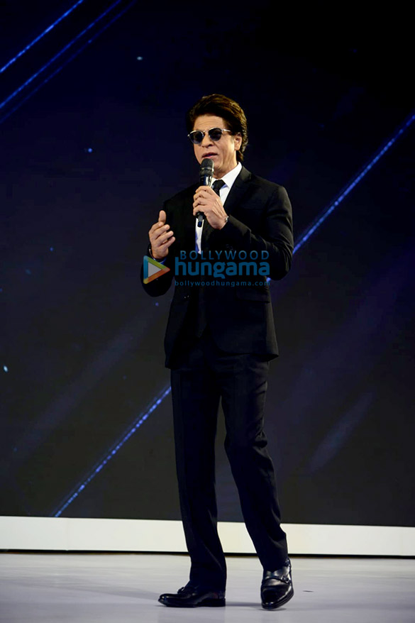 photos shah rukh khan snapped in delhi at a promotional event 3