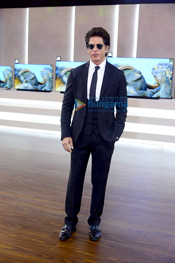 photos shah rukh khan snapped in delhi at a promotional event 4