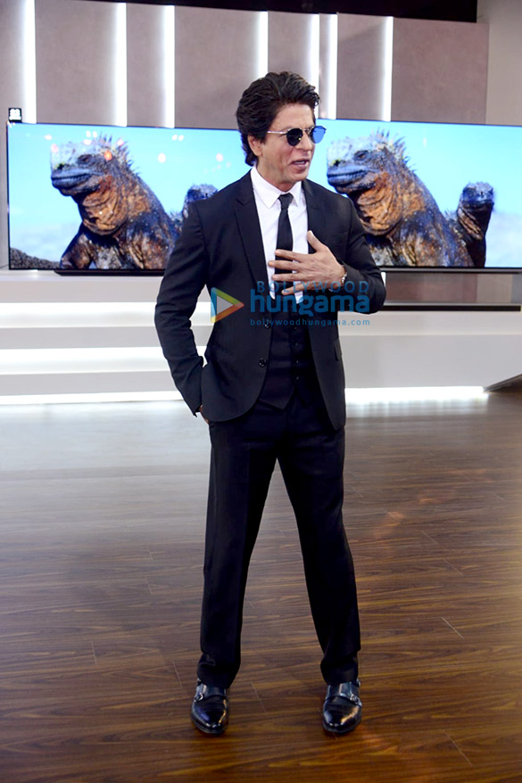 photos shah rukh khan snapped in delhi at a promotional event 5