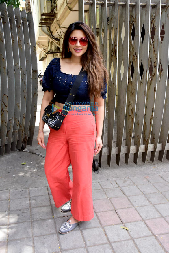 Photos: Shama Sikander spotted at a salon in Bandra Photos: Shama Sikander spotted at a salon in Bandra