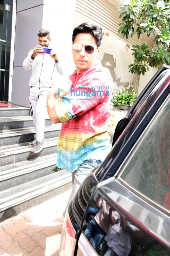 photos sidharth malhotra snapped on location to meet kiara advani 2