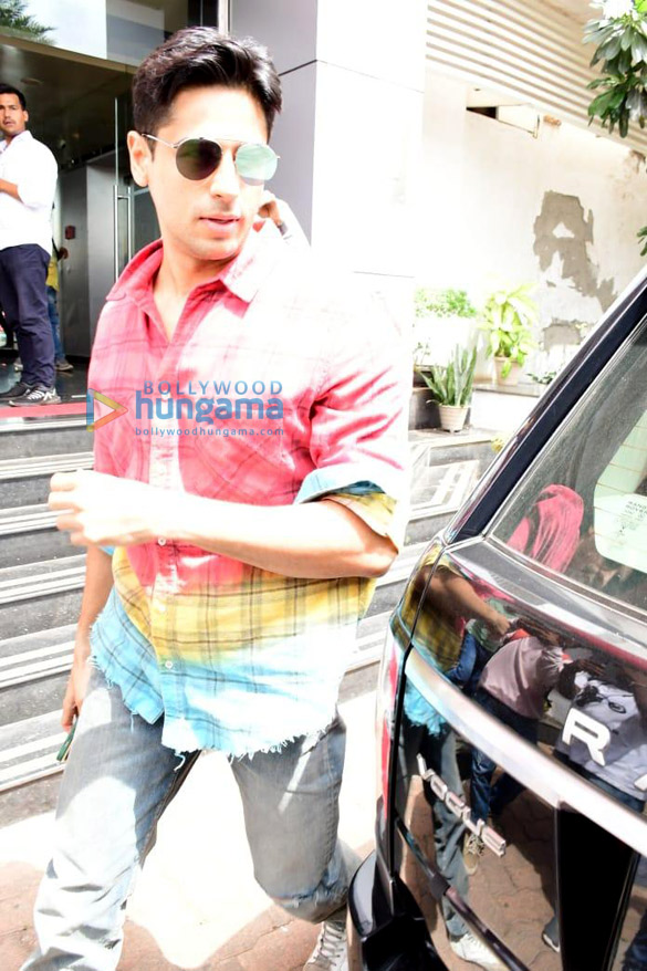 photos sidharth malhotra snapped on location to meet kiara advani 4