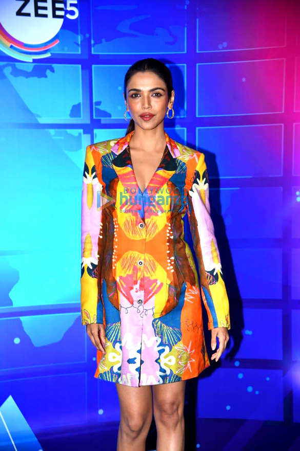 photos sonali bendre shriya pilgaonkar taaruk raina and sanjeeta bhattacharya grace the the trailer launch of the broken news 4