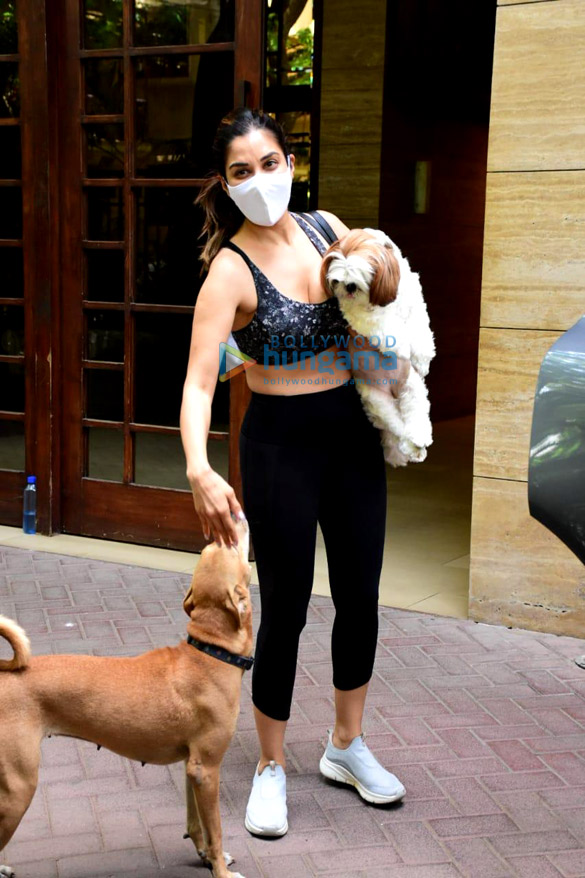 photos sophie choudry spotted in bandra 1 13