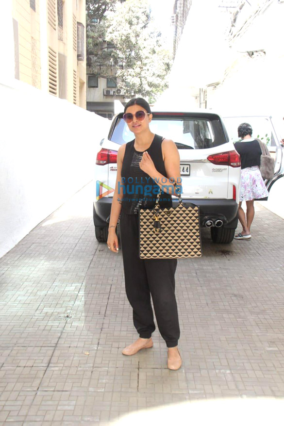 photos sushmita sen spotted at a clinic in khar 4