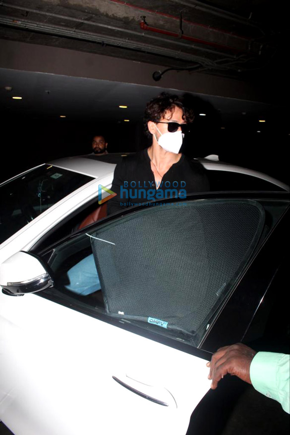 photos tiger shroff and jasmin bhasin snapped at the airport 4
