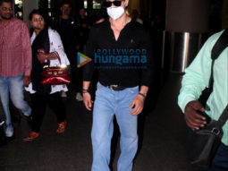 Photos: Tiger Shroff and Jasmin Bhasin snapped at the airport