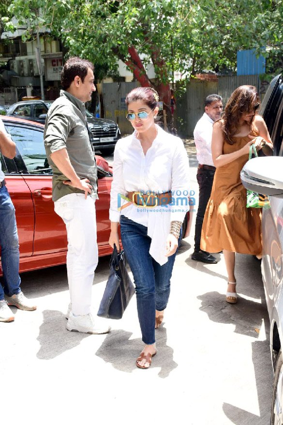 photos twinkle khanna spotted outside a restaurant in bandra 2