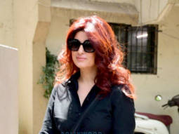 Photos: Twinkle khanna snapped at Kromakay salon in Juhu