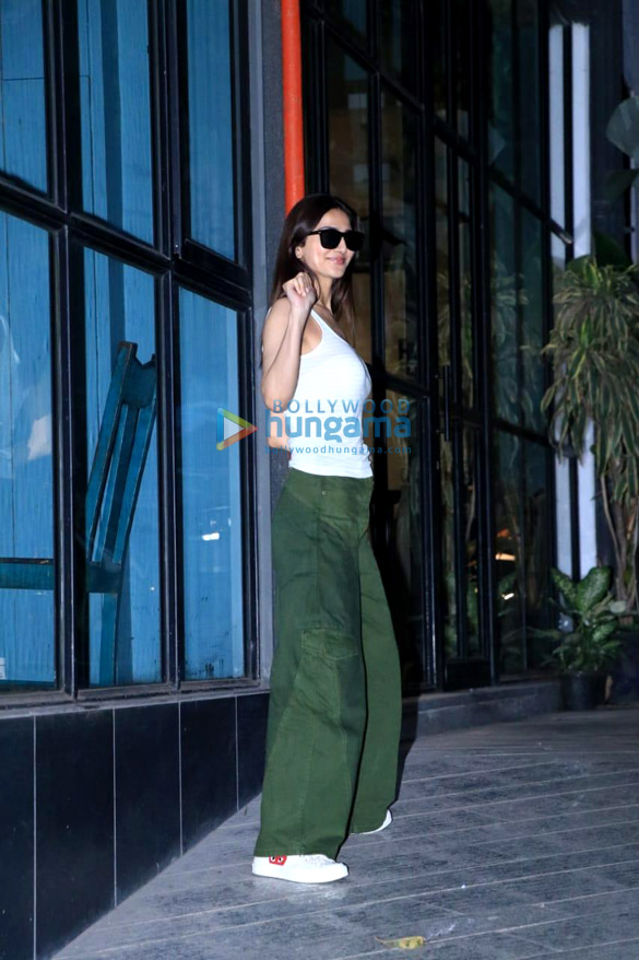 photos vaani kapoor spotted at maddock films office in mumbai 1 2