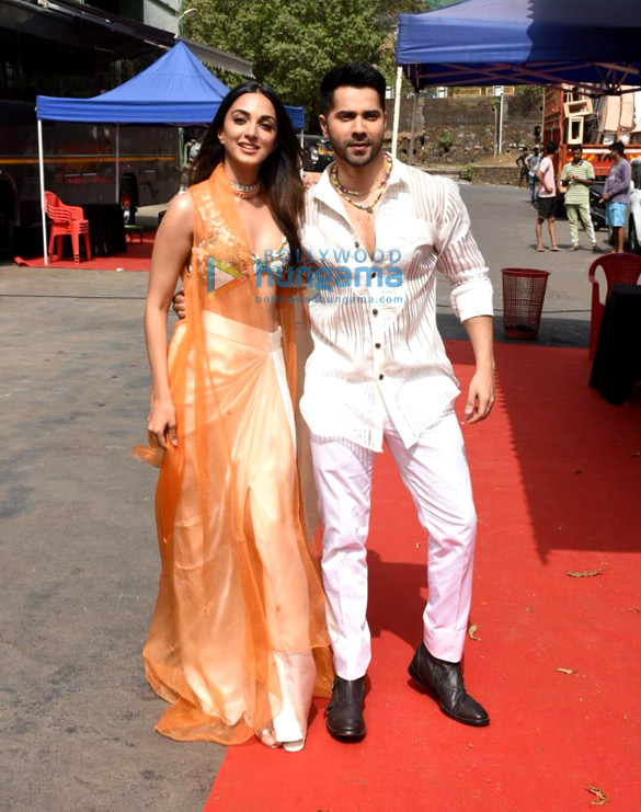 photos varun dhawan kiara advani anil kapoor and neetu kapoor snapped promoting their film jugjugg jeeyo 1