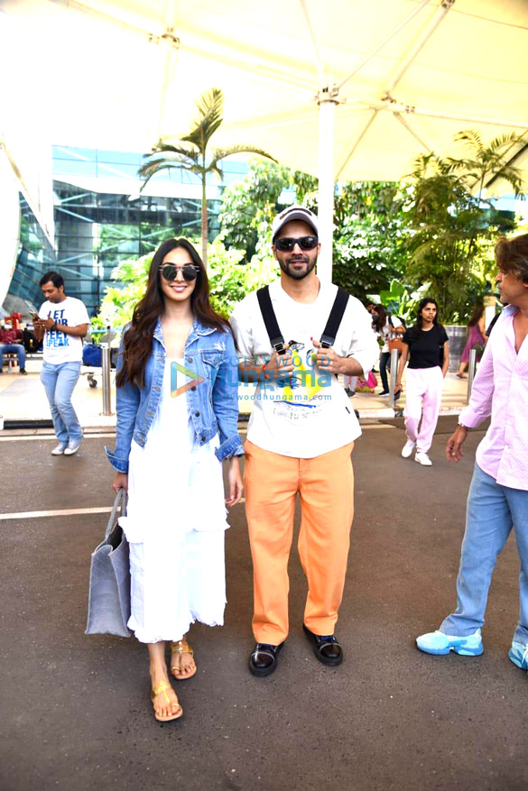 photos varun dhawan and kiara advani snapped at the airport 2