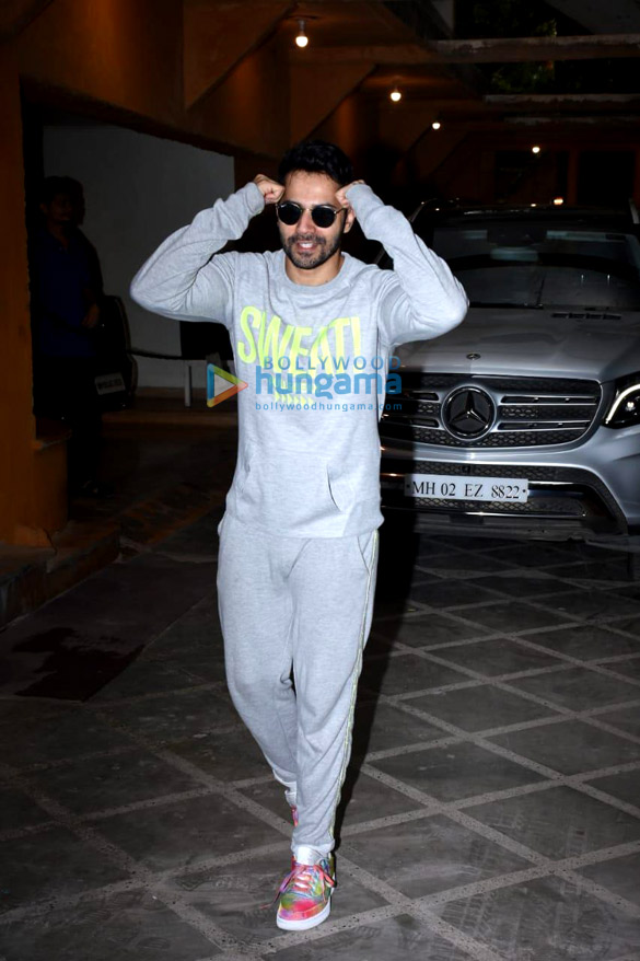 photos varun dhawan does the jugjugg jeeyo pose as he gets snapped in the city 4