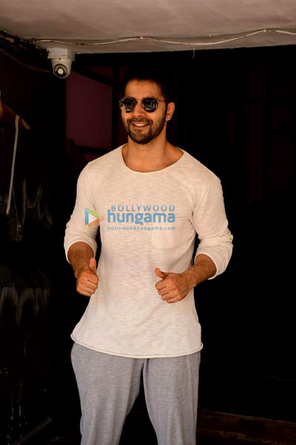 photos varun dhawan snapped at a dance class in andheri 1