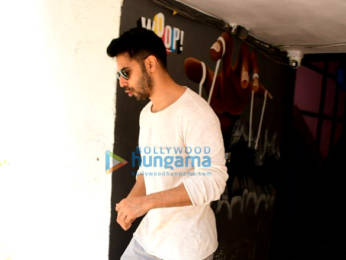 Photos: Varun Dhawan snapped at a dance class in Andheri
