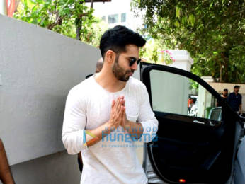 Photos: Varun Dhawan snapped at a dance class in Andheri