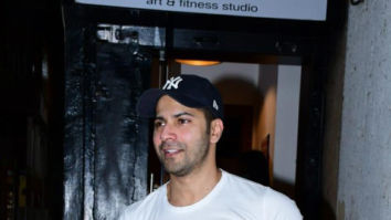 Photos: Varun Dhawan snapped in Juhu