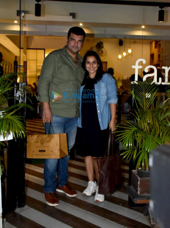 photos vidya balan and siddharth roy kapur snapped at farmers cafe in bandra 2