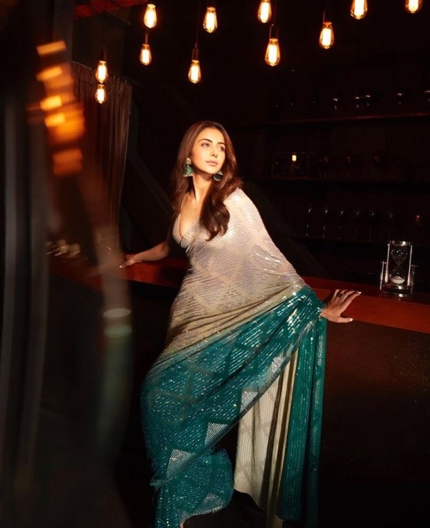 Rakul Preet slays in a Manish Malhotra’s beige shimmer saree