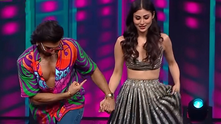 Reena Roy Sex Video - Ranveer Singh dances with Mouni Roy on 'Ainvayi Ainvayi' on DID |  Jayeshbhai Jordaar - Bollywood Hungama