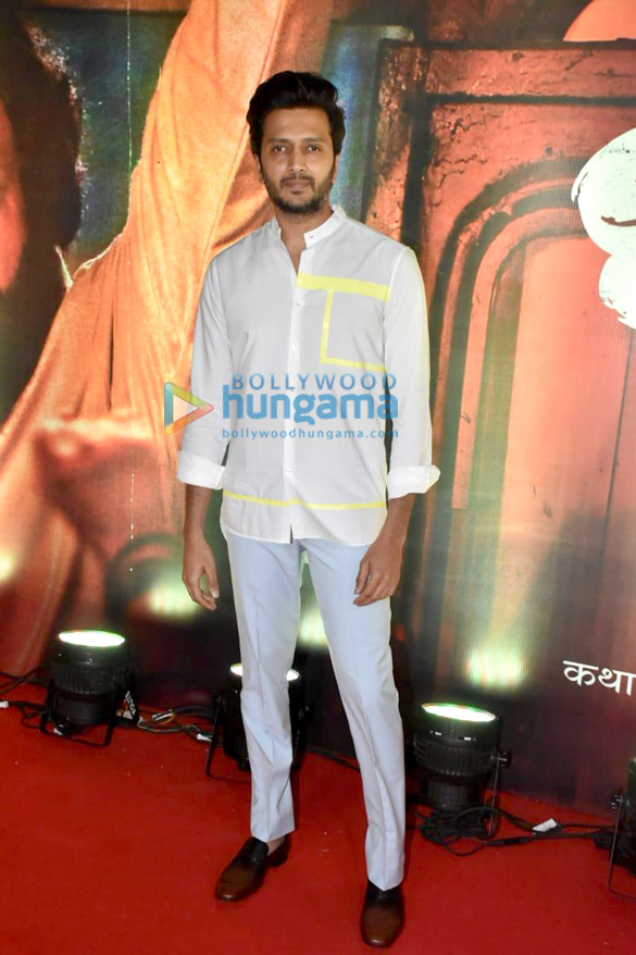 salman khan uddhav thackeray aditya thackeray and others snapped promoting the marathi film dharmaveer 1