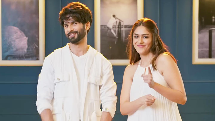 Shahid Kapoor and Mrunal Thakur play guess the cricketer, and other games | Jersey | Netflix India