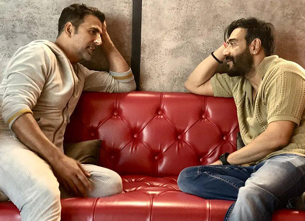 Ajay Devgn wishes co-actor Akshay Kumar for his 30th anniversary 30 ...