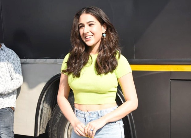 Sara Ali Khan asks for money to take selfies. Watch this hilarious video to find out why! 