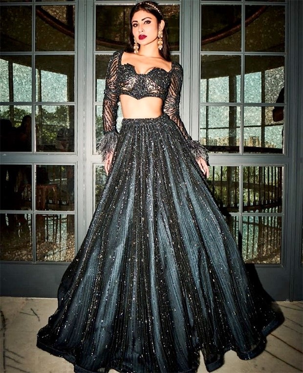 Mouni Roy is a beauty to be admired in this sequin, glittery lehenga Mouni Roy is a beauty to be admired in this sequin, glittery lehenga