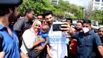 Photos: Aditya Roy Kapur snapped at Bandstand