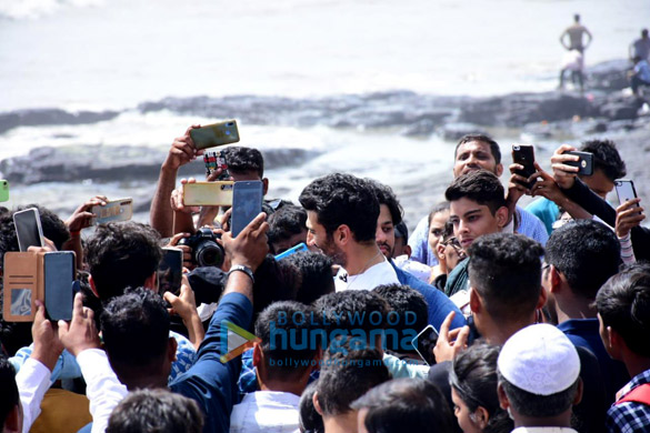 photos aditya roy kapur snapped at bandstand 5