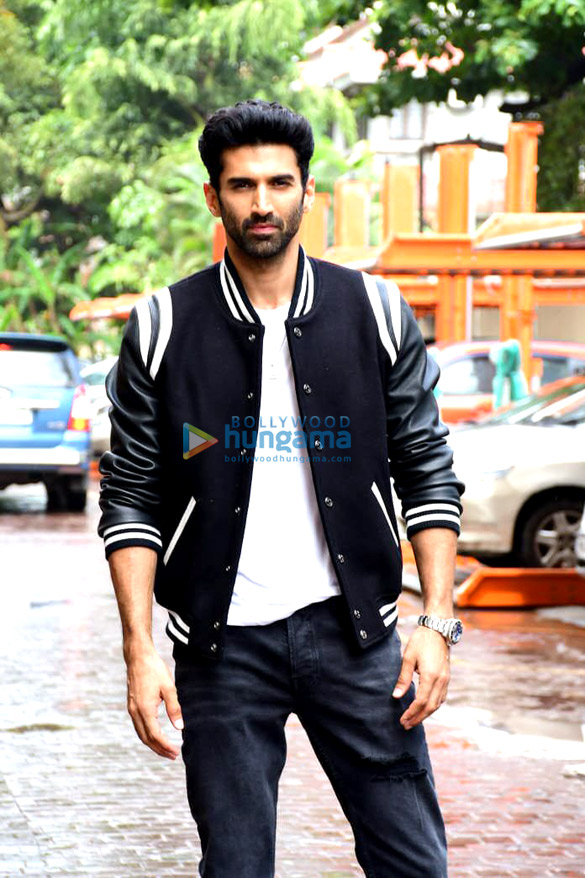 photos aditya roy kapur snapped during the promotions of rashtra kavach om 4