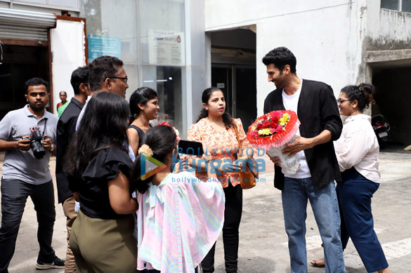 photos aditya roy kapur spotted with fans promoting his film rashtra kavach om 2