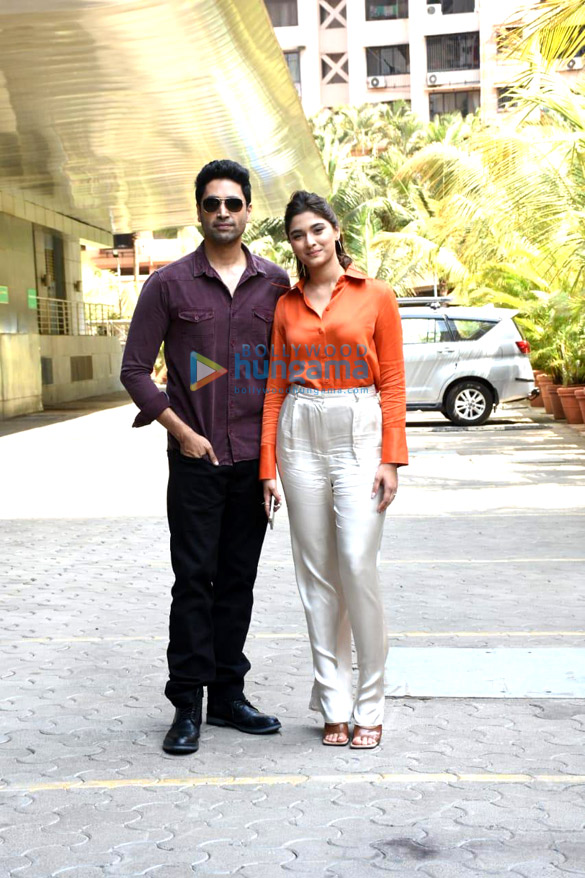 photos adivi sesh and saiee manjrekar snapped during major promotions in mumbai 4