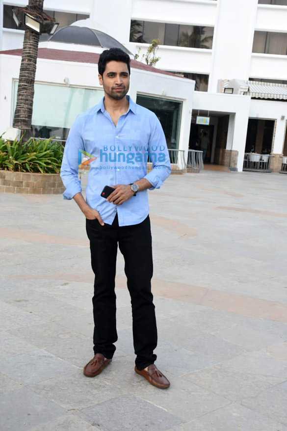 photos adivi sesh and saiee manjrekar snapped during the promotions of major 3