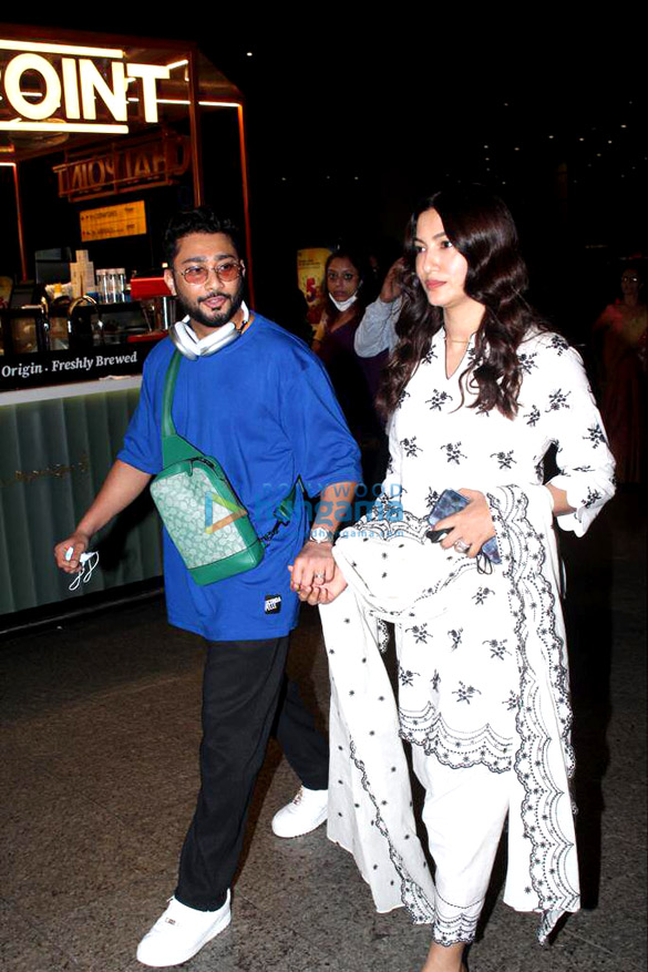 photos aishwarya rai bachchan ananya panday tiger shroff and others snapped at the airport 10