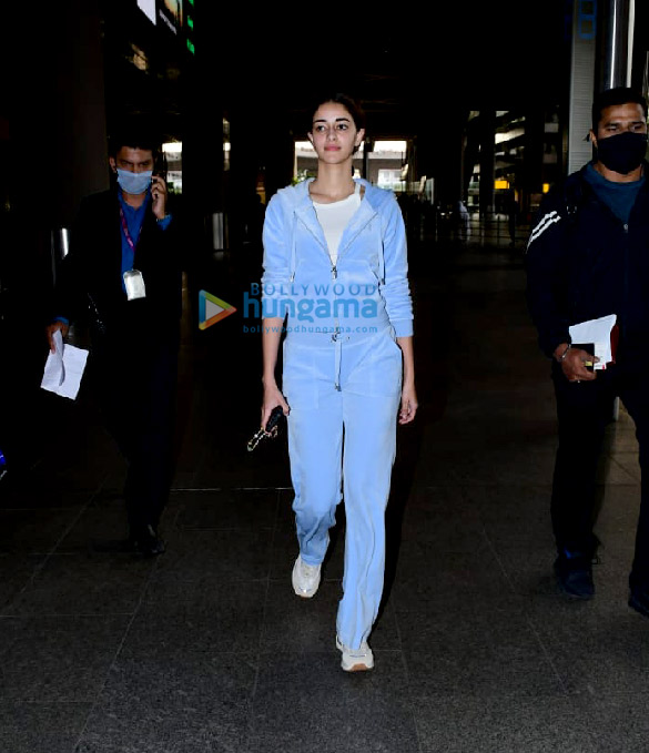 photos aishwarya rai bachchan ananya panday tiger shroff and others snapped at the airport 6