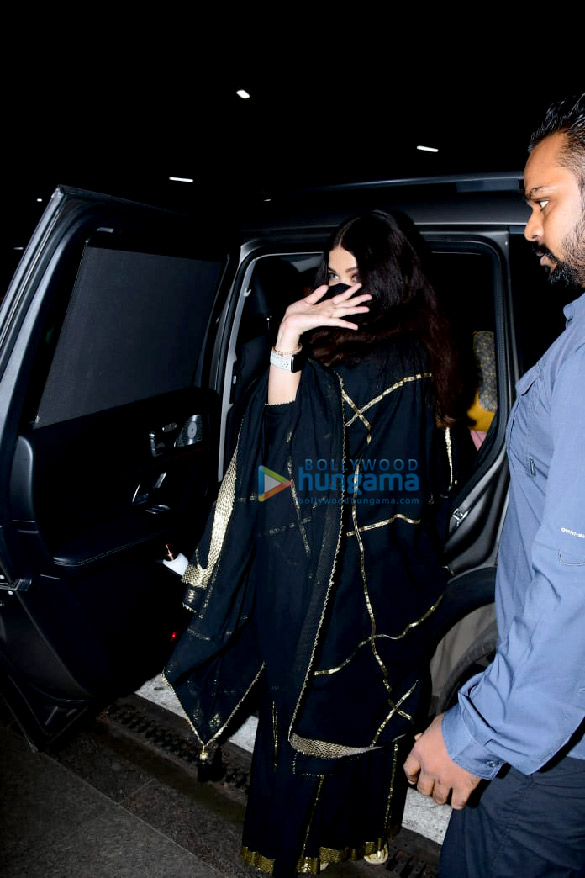 photos aishwarya rai bachchan ananya panday tiger shroff and others snapped at the airport 7
