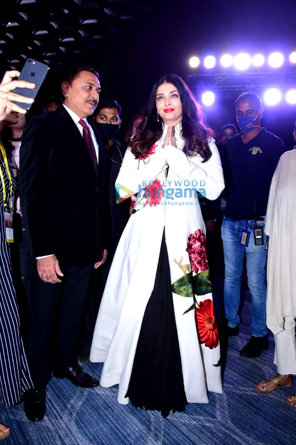photos aishwarya rai bachchan snapped at the inauguration of the 80th annual all india ophthalmological conference 2022 4