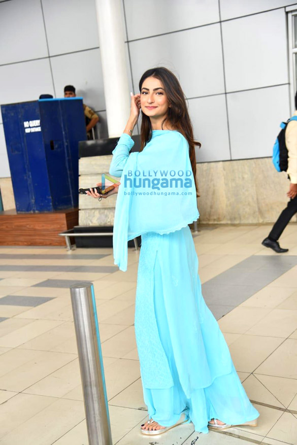 photos ajay devgn parineeti chopra and palak tiwari snapped at the airport 3