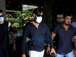 Photos: Ajay Devgn, Shilpa Shetty, Yuvraj Singh and Shamita Shetty snapped at the airport